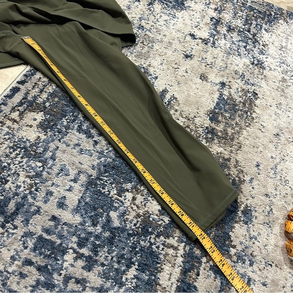 Zuda Green Athletic 2 in 1 Capris Size XL - Picture 10 of 10